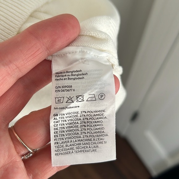 H&M Knit Turtlenecks LOT OF 2 Black Cream Long Sleeve Sweater Knit Womens Medium - Picture 15 of 16